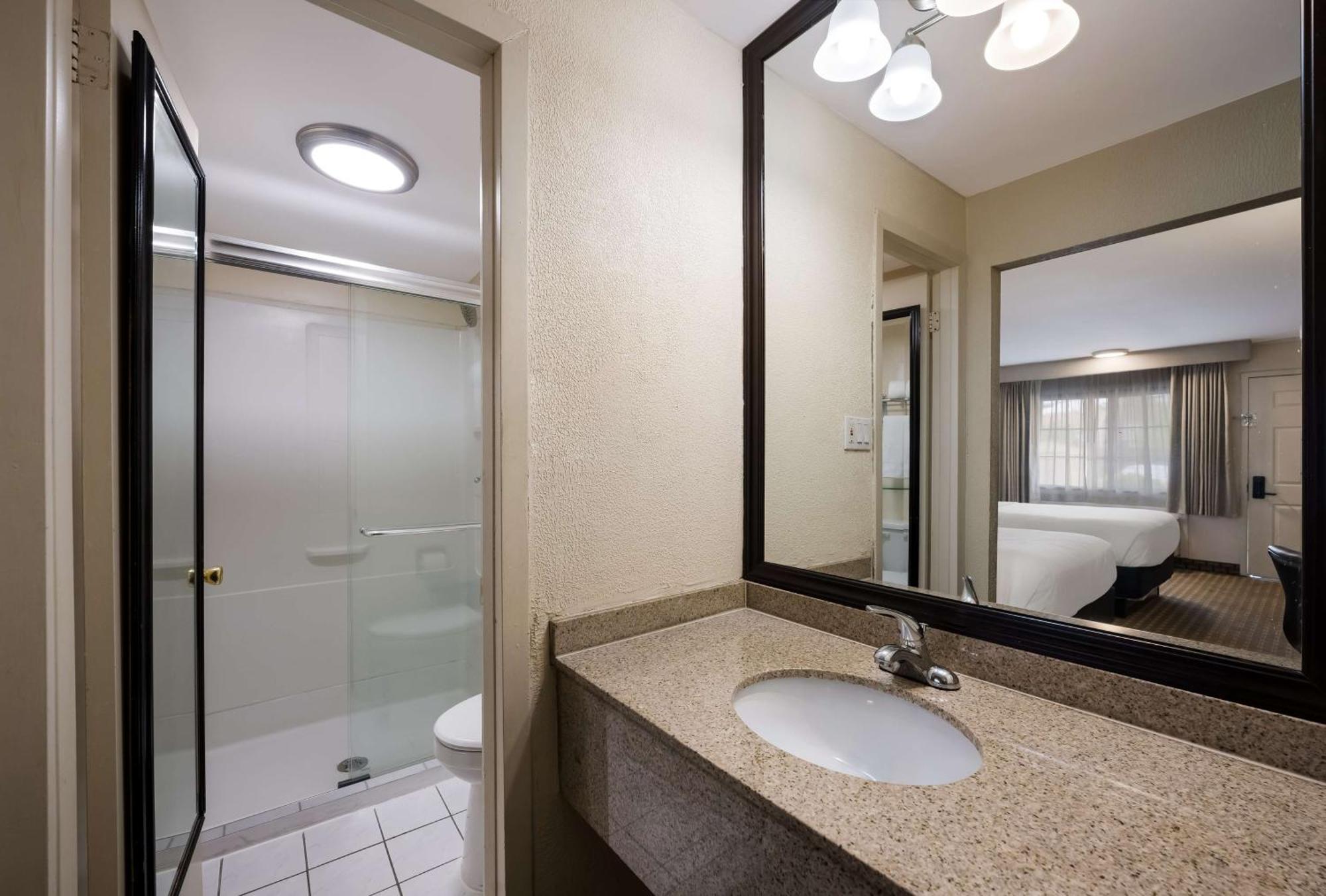 Surestay Plus By Best Western Woodbury Inn Exterior foto